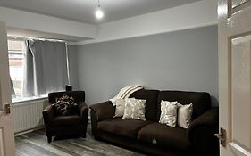 Family Home Near Cribbs Causeway And The Wave, Just 2 Minutes From Airbus And Rolls Royce