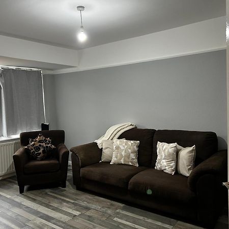 Family Home Near Cribbs Causeway And The Wave, Just 2 Minutes From Airbus And Rolls Royce Bristol Exterior photo