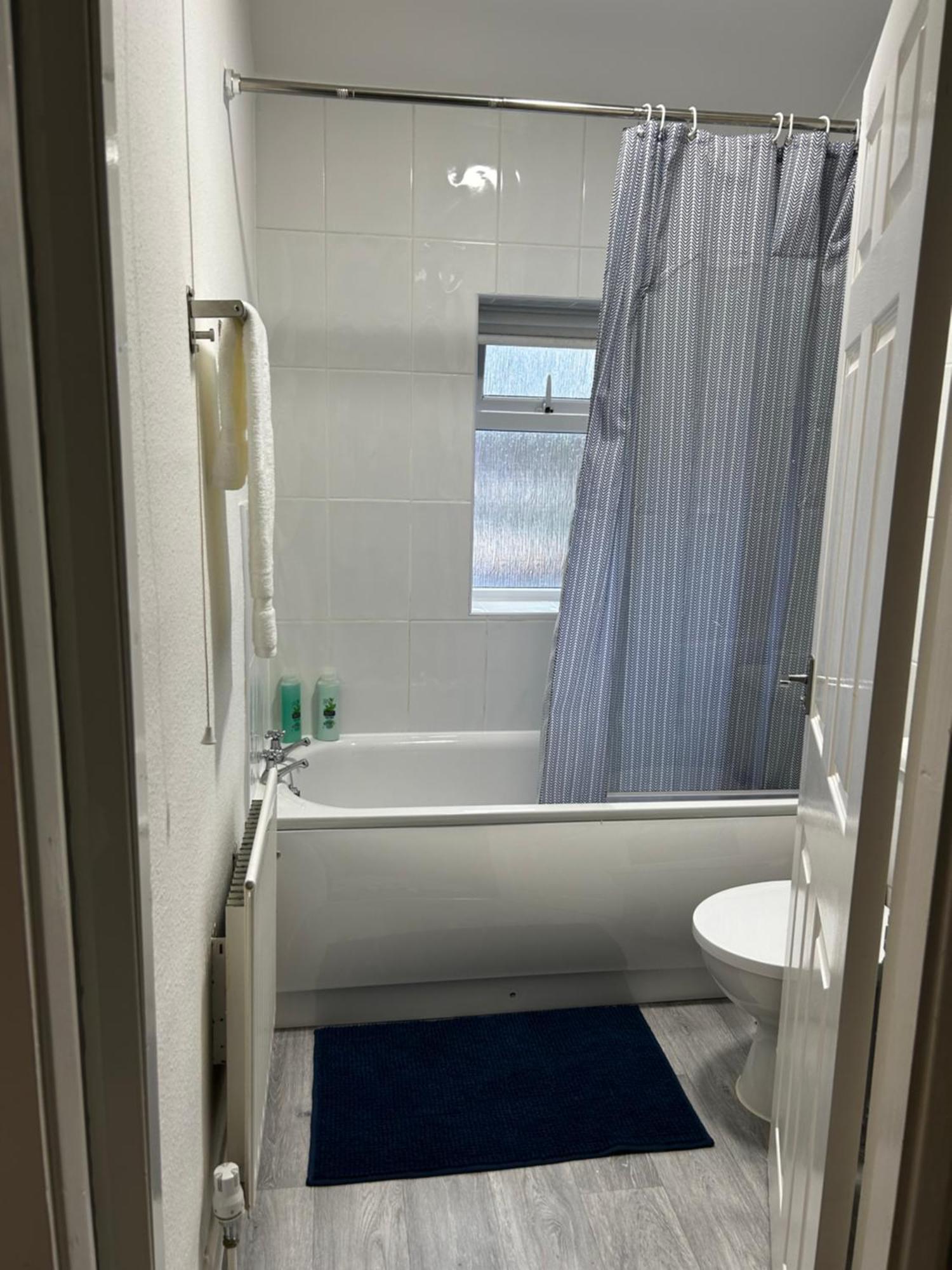 Family Home Near Cribbs Causeway And The Wave, Just 2 Minutes From Airbus And Rolls Royce Bristol Exterior photo