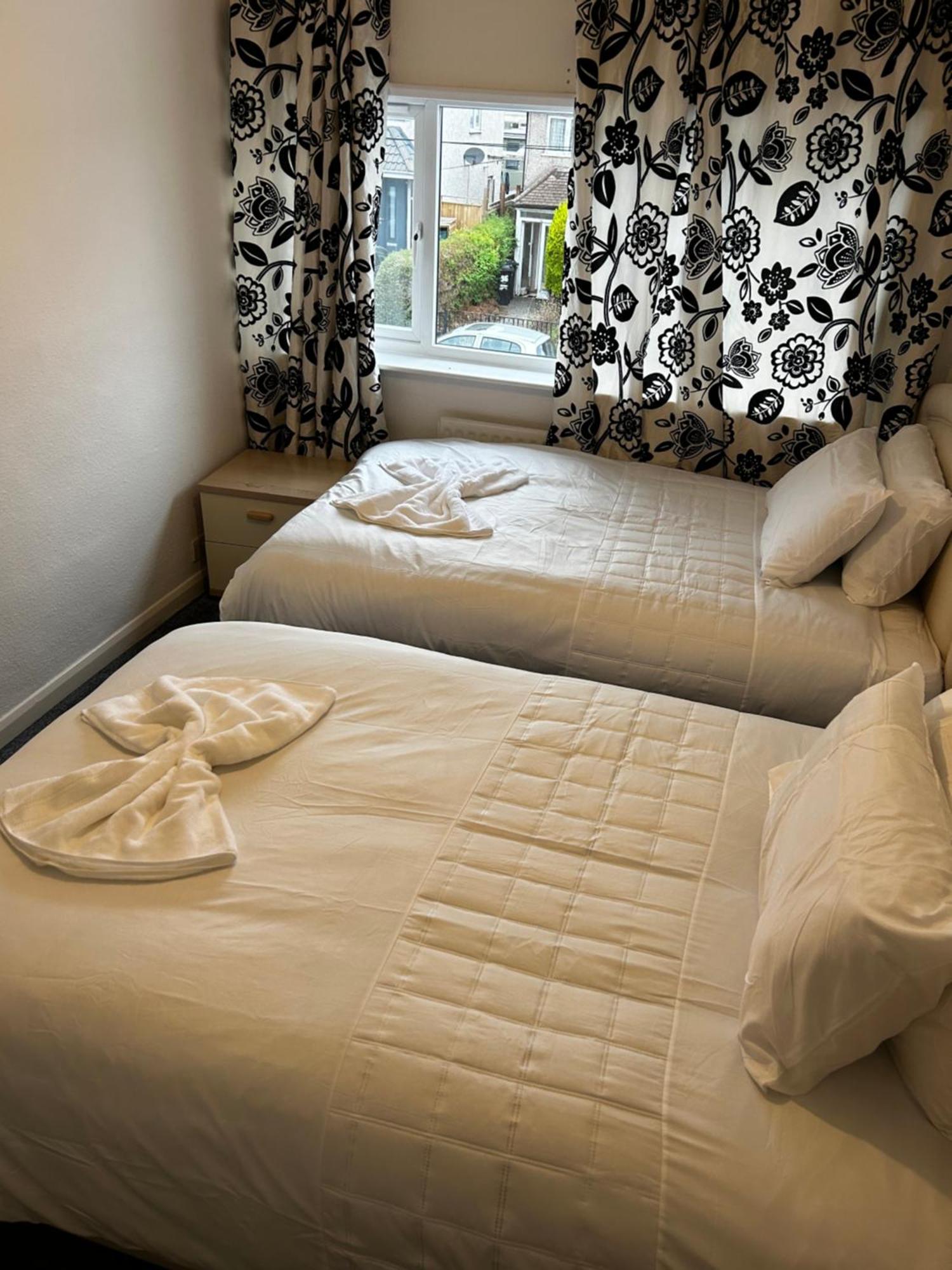 Family Home Near Cribbs Causeway And The Wave, Just 2 Minutes From Airbus And Rolls Royce Bristol Exterior photo